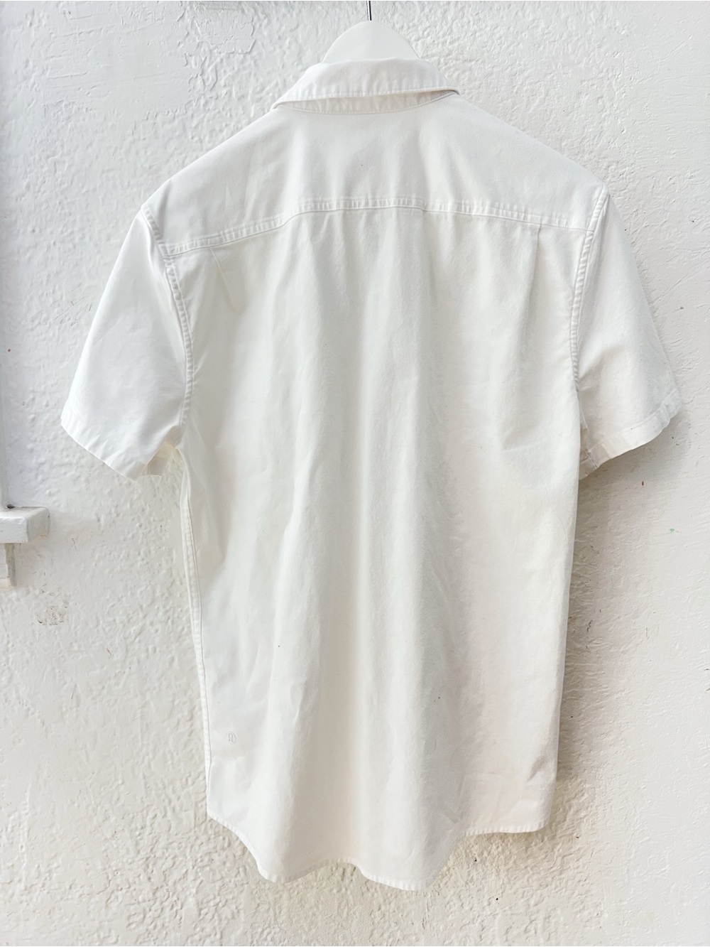 lululemon athletica Men's Short-Sleeve Button-Down Shirt in White - Picture 4 of 4